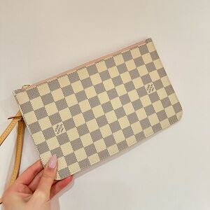 Louis Vuitton Neverfull Pouch